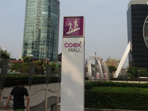 Entrance to da mall